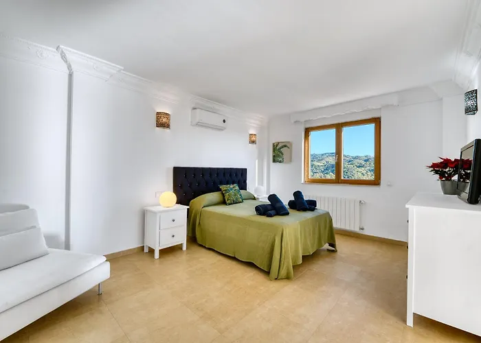 3077 Luxury With Pool And Views In Elviria, *