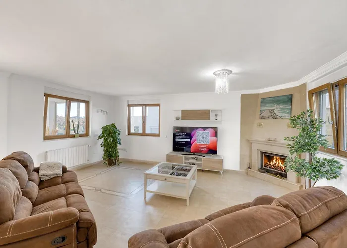 3077 Luxury With Pool And Views In Elviria, Βίλα