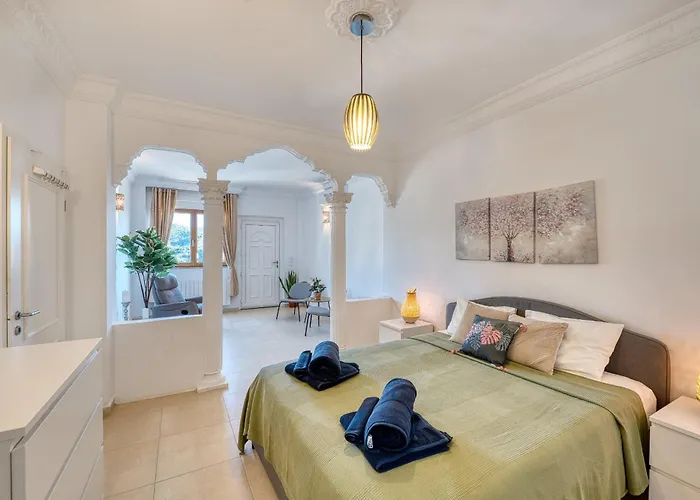 3077 Luxury With Pool And Views In Elviria,