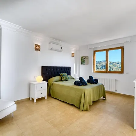 3077 Luxury With Pool And Views In Elviria, *