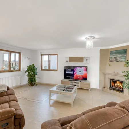 3077 Luxury With Pool And Views In Elviria, Villa