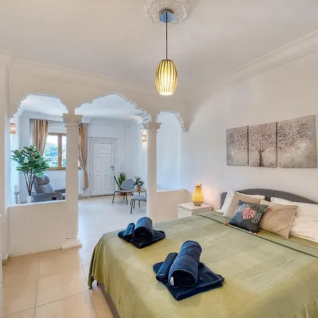 3077 Luxury With Pool And Views In Elviria,