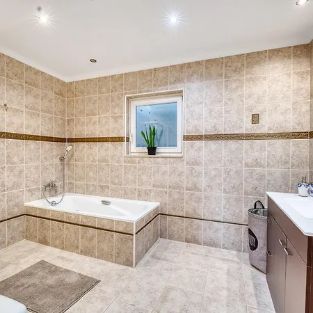 3077 Luxury With Pool And Views In Elviria, 别墅 *