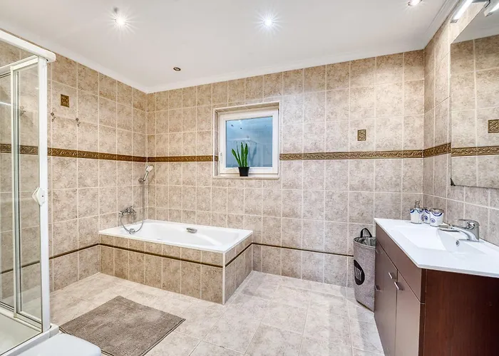 3077 Luxury With Pool And Views In Elviria, Vila *